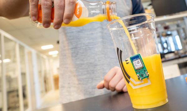 Простейшая умная наклейка превратит любую чашку в инструмент для мониторинга здоровья