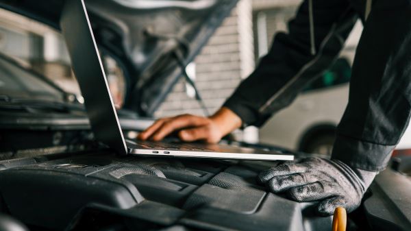 Тихий ужас: 10 неявных признаков серьёзных проблем с электрикой вашего авто