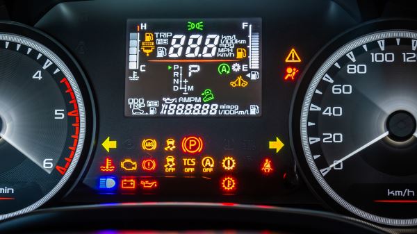 Тихий ужас: 10 неявных признаков серьёзных проблем с электрикой вашего авто