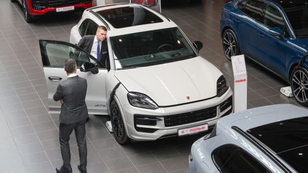 Новый утильсбор вступил в&nbsp;силу: эксперты рассказали, что будет с&nbsp;ценами на&nbsp;авто