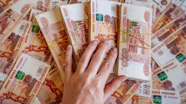 Новый утильсбор вступил в&nbsp;силу: эксперты рассказали, что будет с&nbsp;ценами на&nbsp;авто