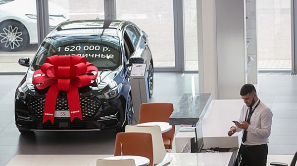 Новый утильсбор вступил в&nbsp;силу: эксперты рассказали, что будет с&nbsp;ценами на&nbsp;авто